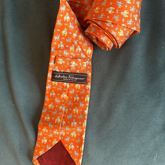 Ferragamo elephant and horse print orange tie 100% silk - Picture 2 of 3